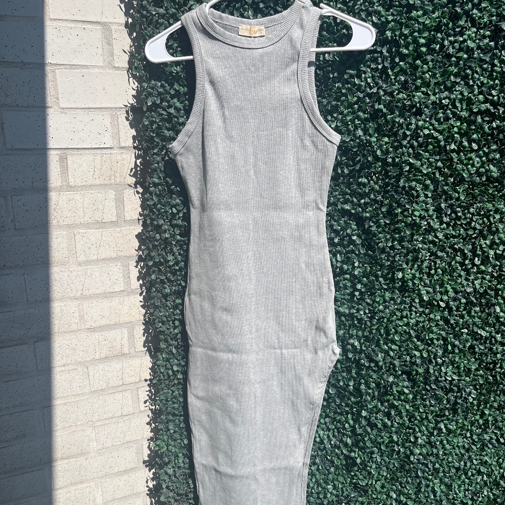 New gray bodycon dress with slit ! Never worn !